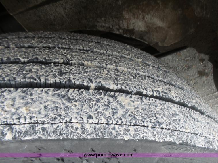 image for item L5421 2007 International 9400i semi truck