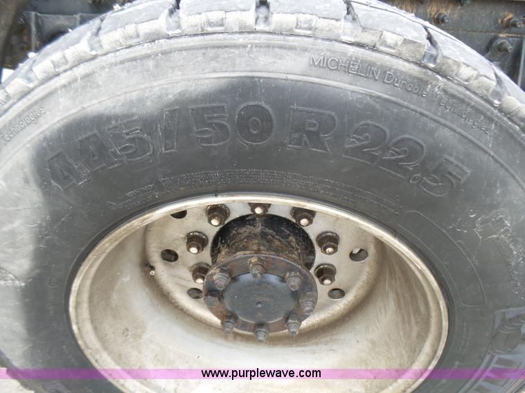 image for item L5421 2007 International 9400i semi truck