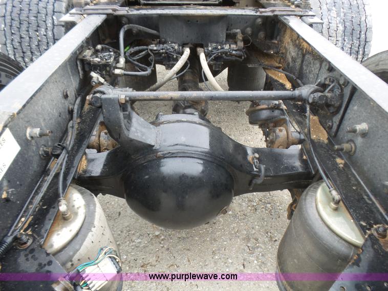 image for item L5421 2007 International 9400i semi truck