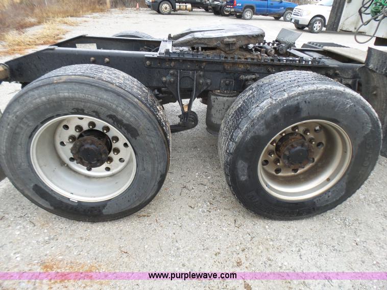 image for item L5421 2007 International 9400i semi truck