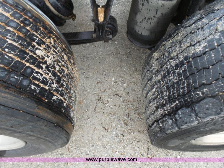 image for item L5421 2007 International 9400i semi truck