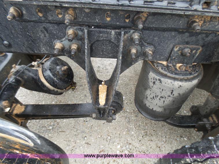 image for item L5421 2007 International 9400i semi truck