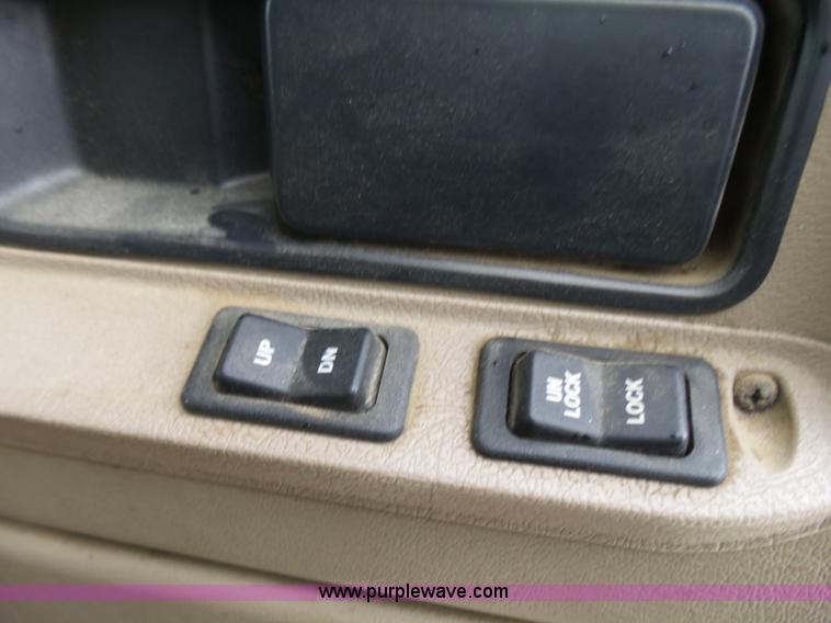 image for item L5421 2007 International 9400i semi truck