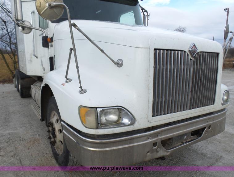 image for item L5421 2007 International 9400i semi truck