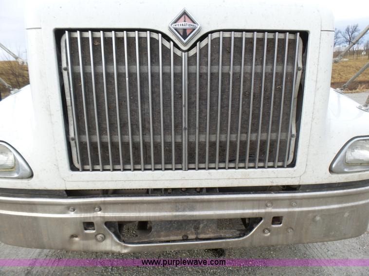 image for item L5421 2007 International 9400i semi truck