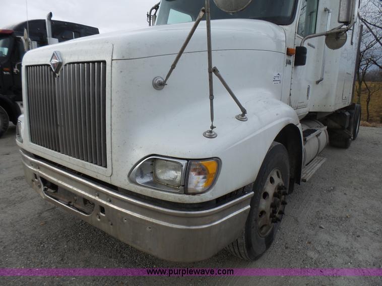 image for item L5421 2007 International 9400i semi truck