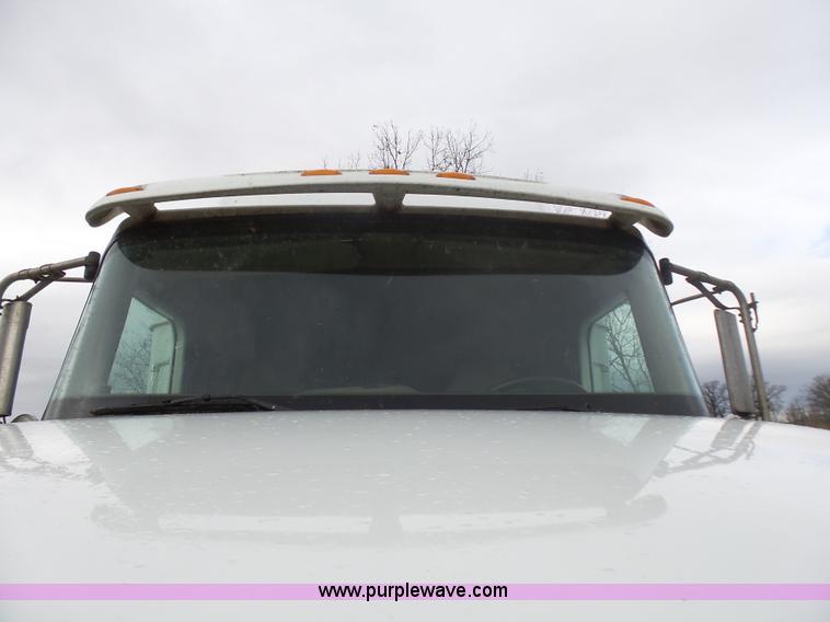 image for item L5421 2007 International 9400i semi truck