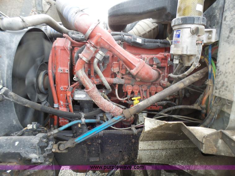 image for item L5421 2007 International 9400i semi truck