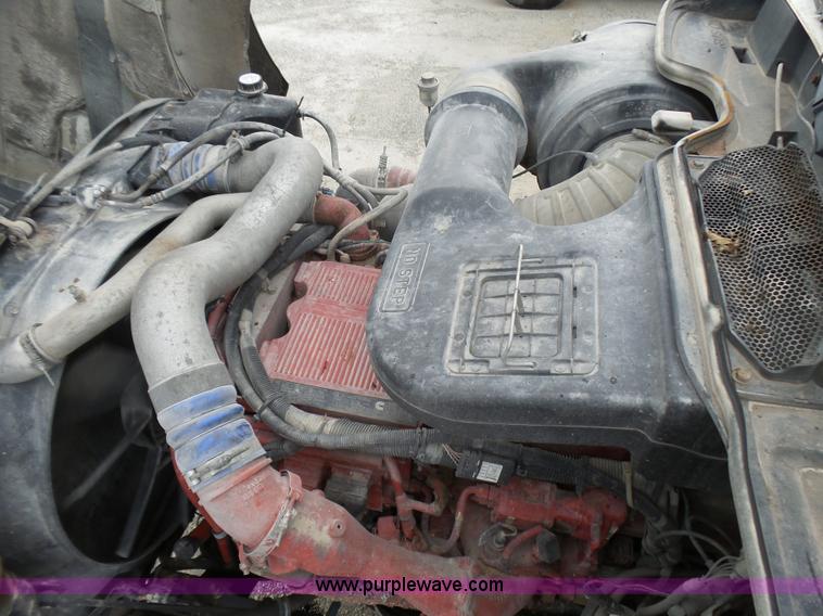 image for item L5421 2007 International 9400i semi truck