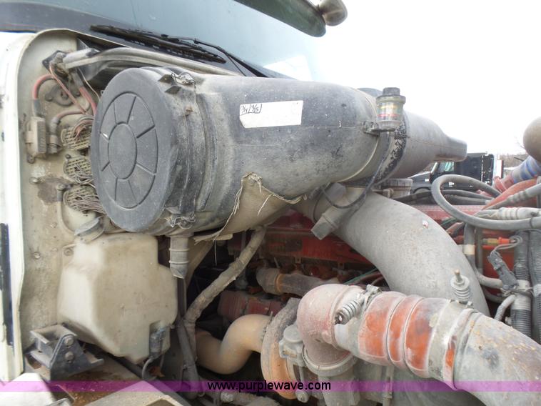 image for item L5421 2007 International 9400i semi truck