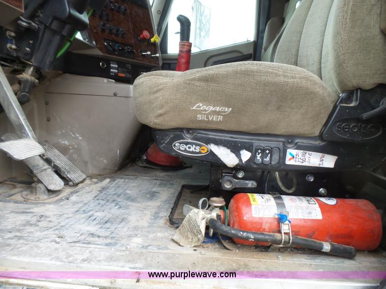 image for item L5421 2007 International 9400i semi truck