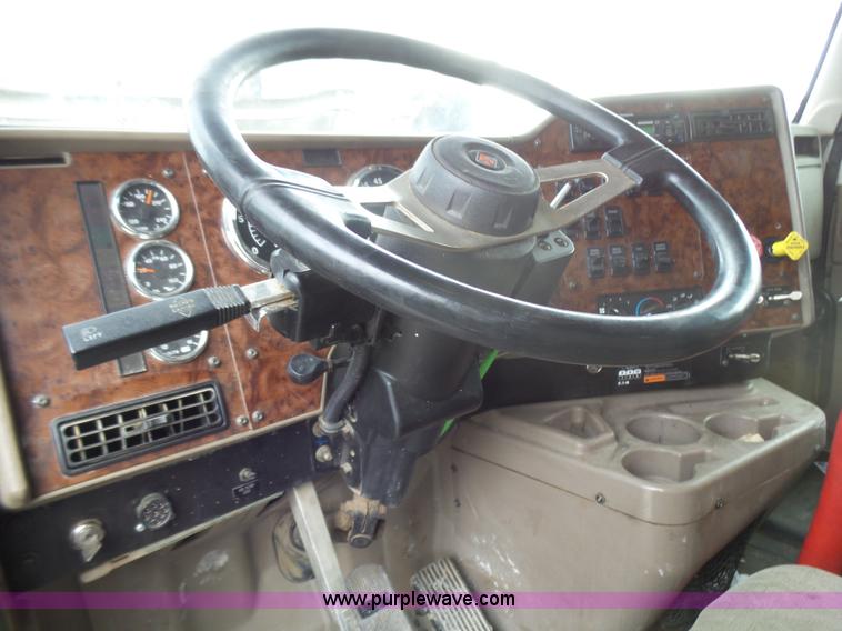 image for item L5421 2007 International 9400i semi truck