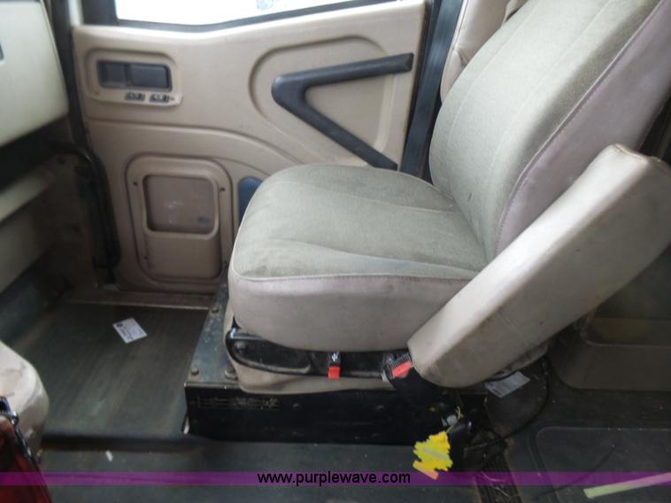 image for item L5421 2007 International 9400i semi truck