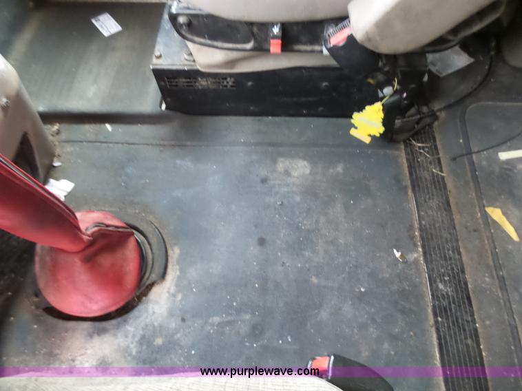 image for item L5421 2007 International 9400i semi truck