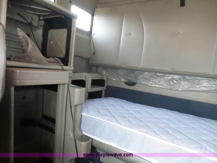 image for item L5421 2007 International 9400i semi truck