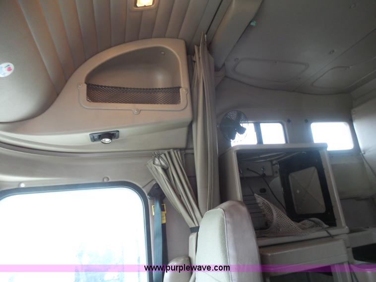 image for item L5421 2007 International 9400i semi truck