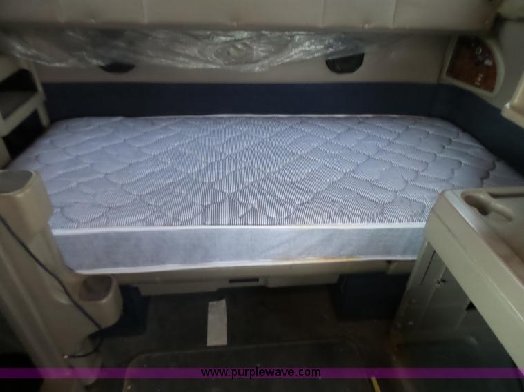 image for item L5421 2007 International 9400i semi truck