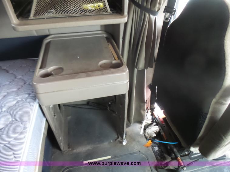 image for item L5421 2007 International 9400i semi truck