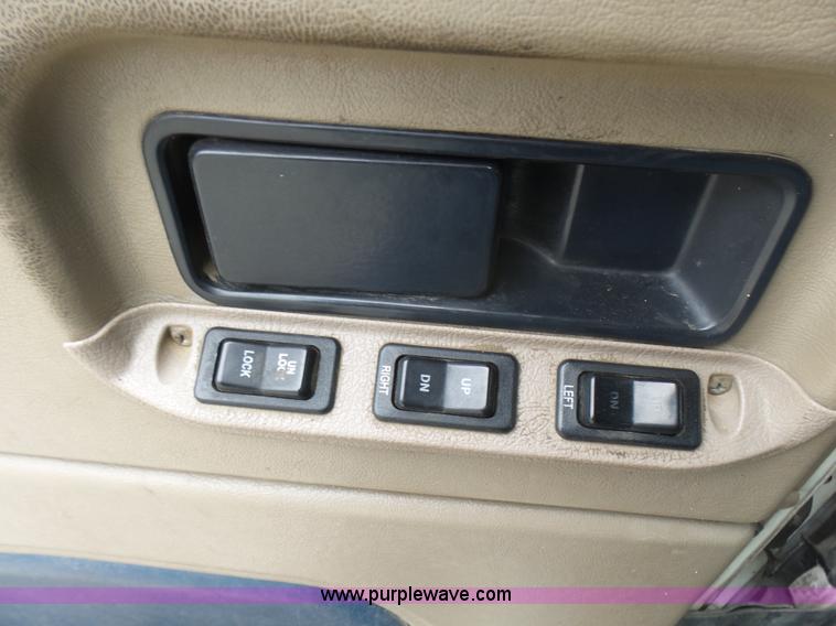 image for item L5421 2007 International 9400i semi truck