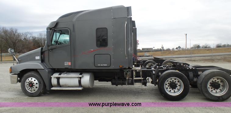 image for item L5422 2006 Freightliner Century Class ST120 semi truck