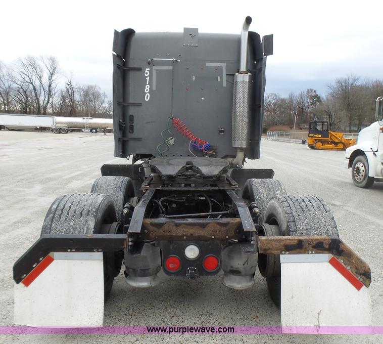 image for item L5422 2006 Freightliner Century Class ST120 semi truck