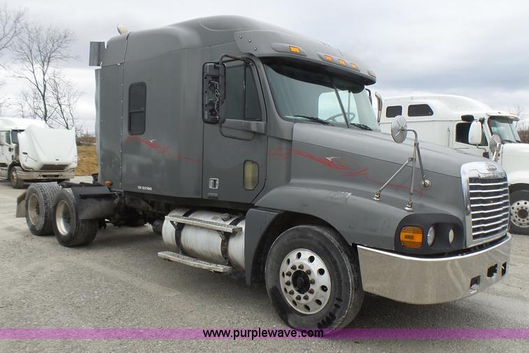 image for item L5422 2006 Freightliner Century Class ST120 semi truck