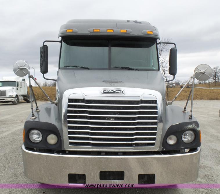 image for item L5422 2006 Freightliner Century Class ST120 semi truck