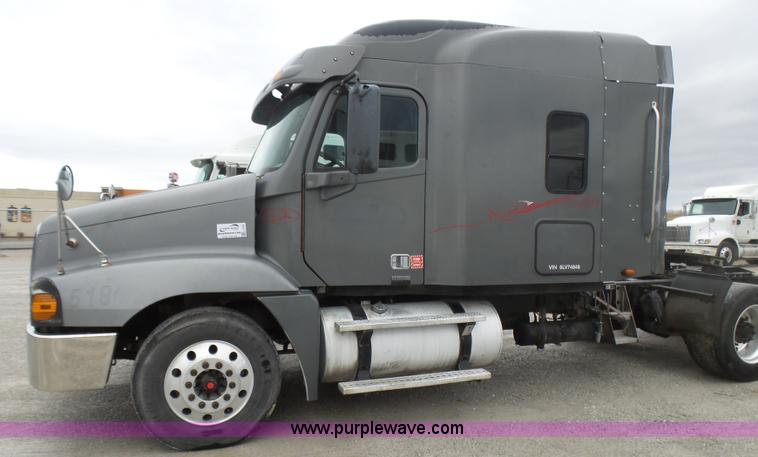image for item L5422 2006 Freightliner Century Class ST120 semi truck