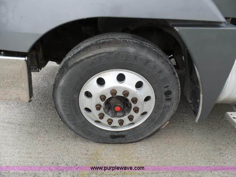 image for item L5422 2006 Freightliner Century Class ST120 semi truck