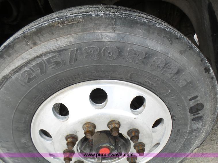 image for item L5422 2006 Freightliner Century Class ST120 semi truck