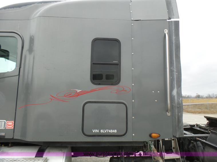 image for item L5422 2006 Freightliner Century Class ST120 semi truck