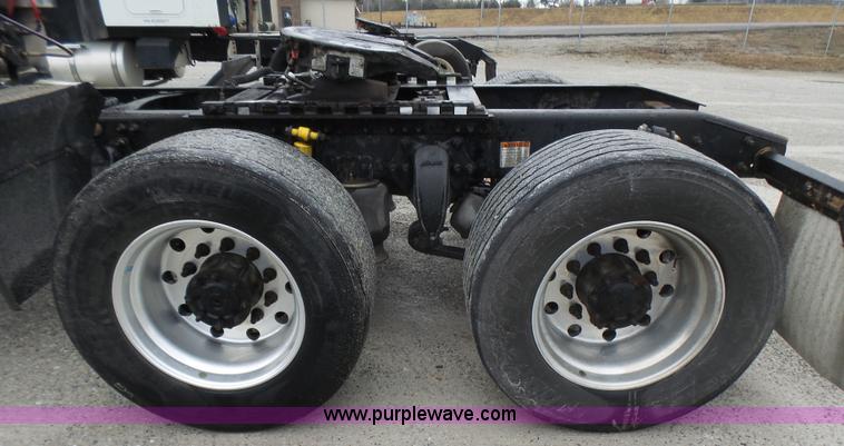 image for item L5422 2006 Freightliner Century Class ST120 semi truck