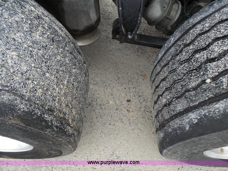 image for item L5422 2006 Freightliner Century Class ST120 semi truck