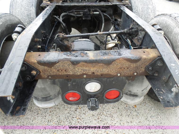 image for item L5422 2006 Freightliner Century Class ST120 semi truck