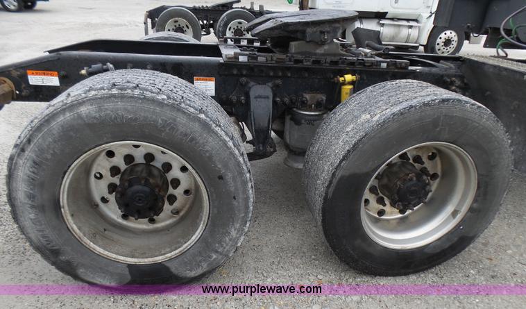 image for item L5422 2006 Freightliner Century Class ST120 semi truck