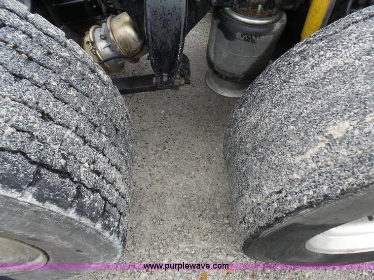 image for item L5422 2006 Freightliner Century Class ST120 semi truck