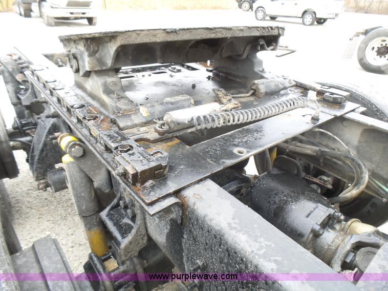 image for item L5422 2006 Freightliner Century Class ST120 semi truck