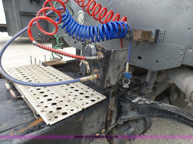 image for item L5422 2006 Freightliner Century Class ST120 semi truck