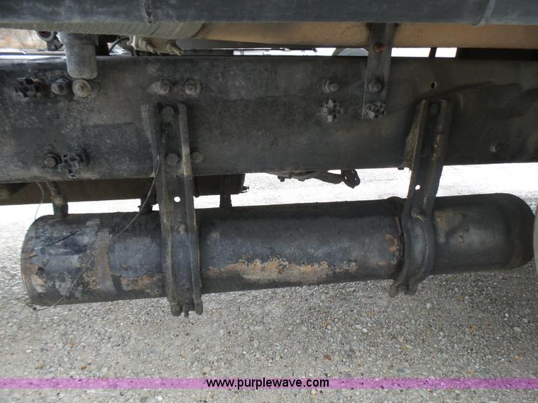 image for item L5422 2006 Freightliner Century Class ST120 semi truck