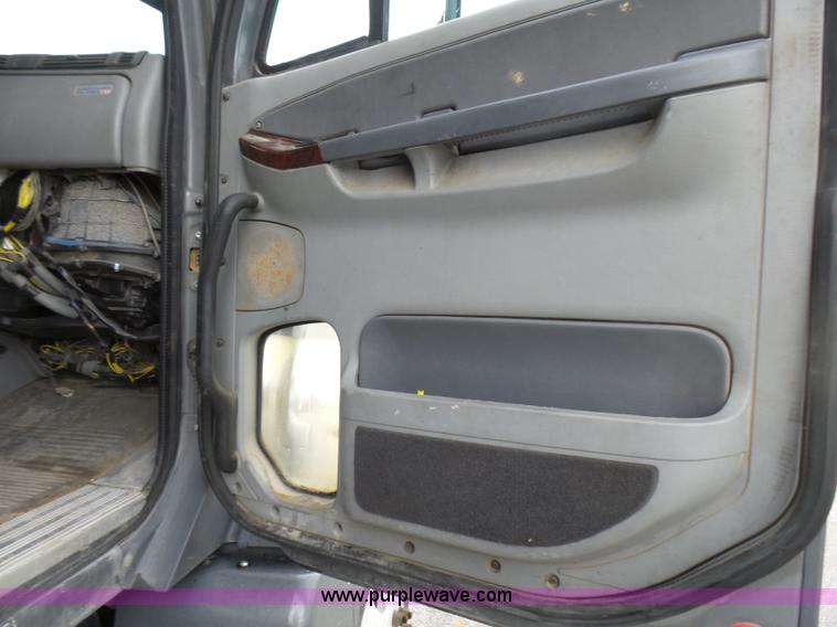 image for item L5422 2006 Freightliner Century Class ST120 semi truck