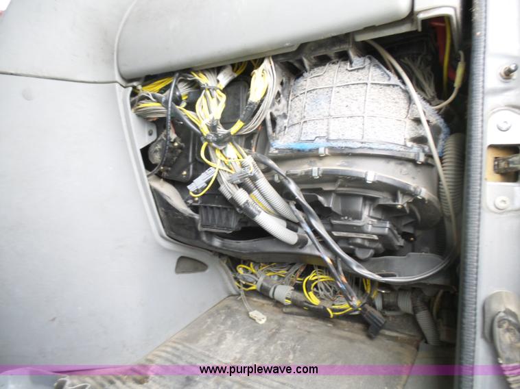 image for item L5422 2006 Freightliner Century Class ST120 semi truck