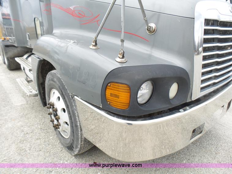 image for item L5422 2006 Freightliner Century Class ST120 semi truck