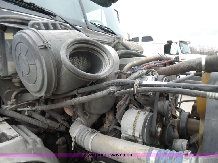 image for item L5422 2006 Freightliner Century Class ST120 semi truck