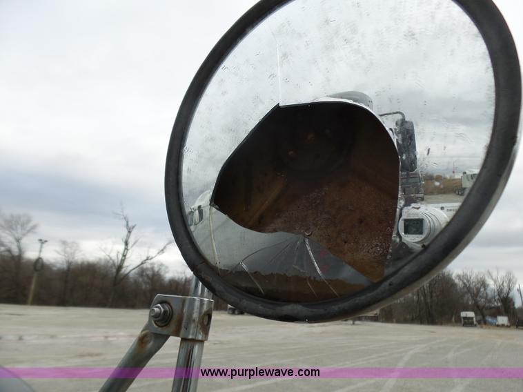 image for item L5422 2006 Freightliner Century Class ST120 semi truck