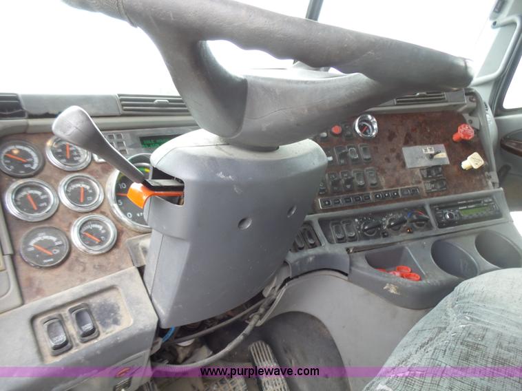 image for item L5422 2006 Freightliner Century Class ST120 semi truck