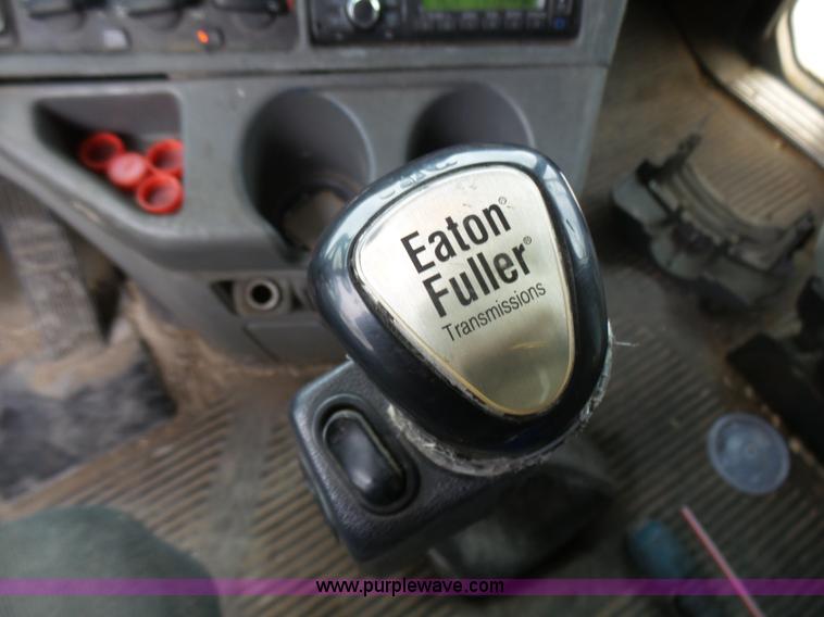 image for item L5422 2006 Freightliner Century Class ST120 semi truck