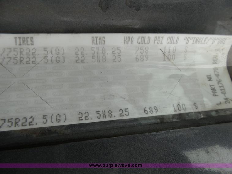 image for item L5422 2006 Freightliner Century Class ST120 semi truck