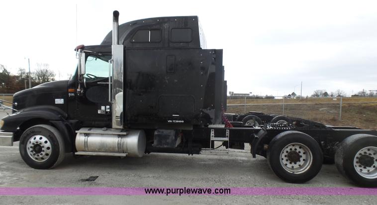 image for item L5423 2007 International 9400i semi truck