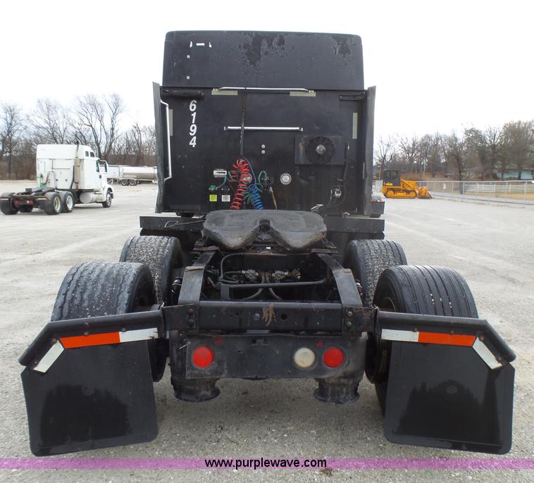 image for item L5423 2007 International 9400i semi truck