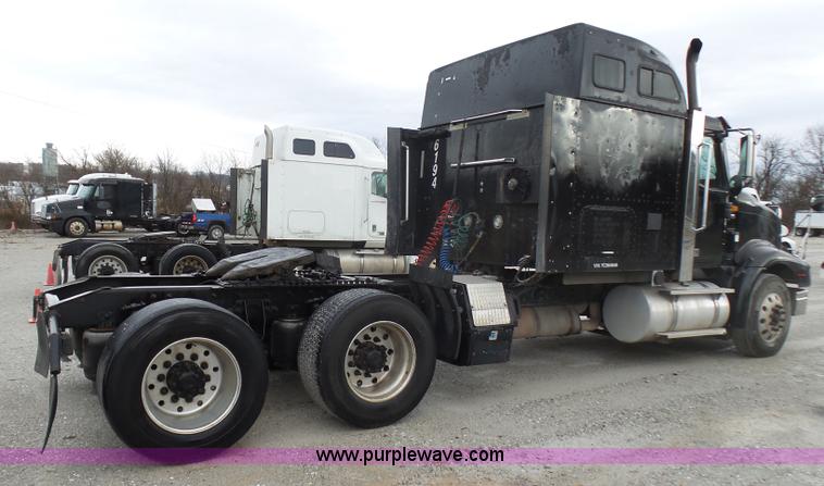 image for item L5423 2007 International 9400i semi truck